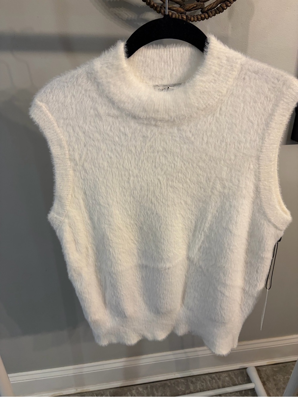 NWT ✨ Rachel Zoe White Plush Sleeveless Turtleneck Sweater Vest- M
